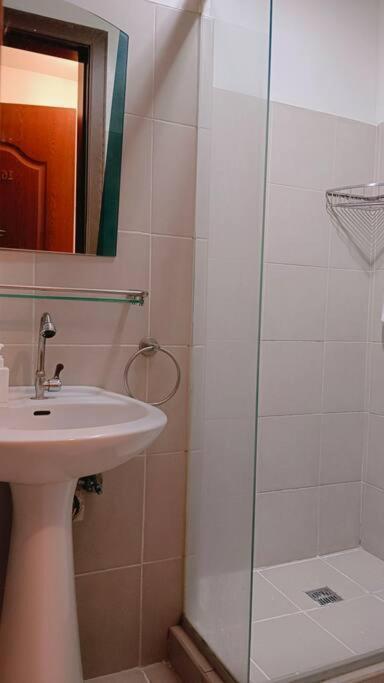 1br Condotel Ridgewood Towers Taguig #rw08