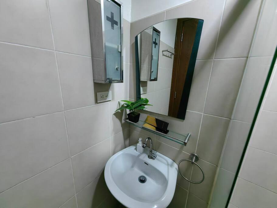 Apartment 1br Condotel Ridgewood Towers Taguig #rw08 Manila